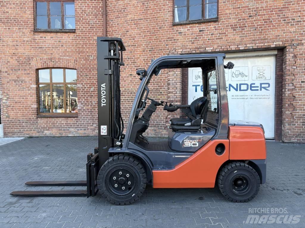 Toyota 06-8FDF30 Dizel forkliftler