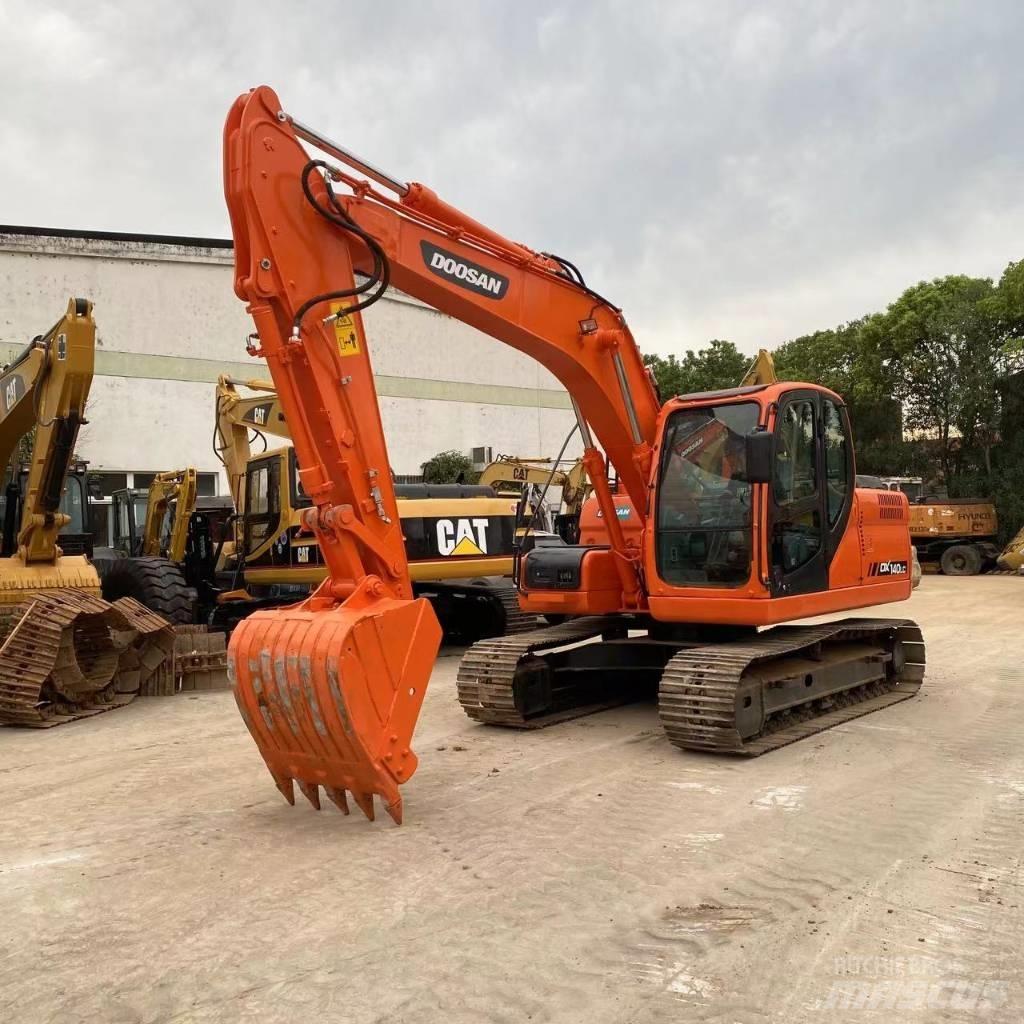 Doosan DX 140 LC Paletli ekskavatörler