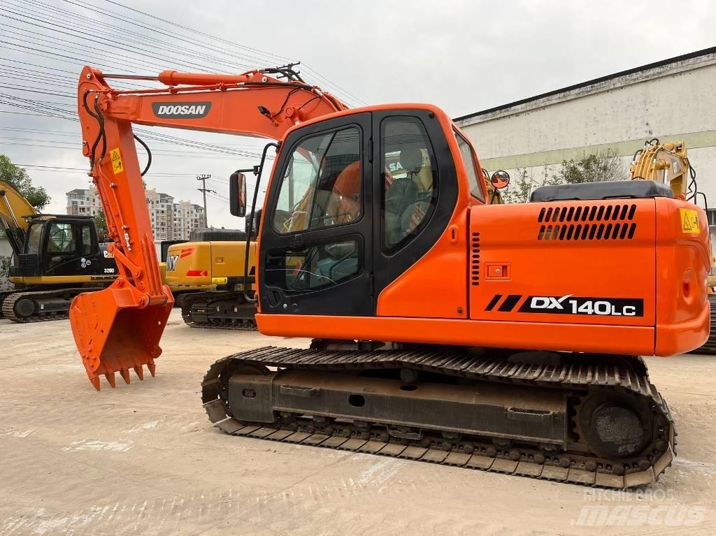 Doosan DX 140 LC Paletli ekskavatörler