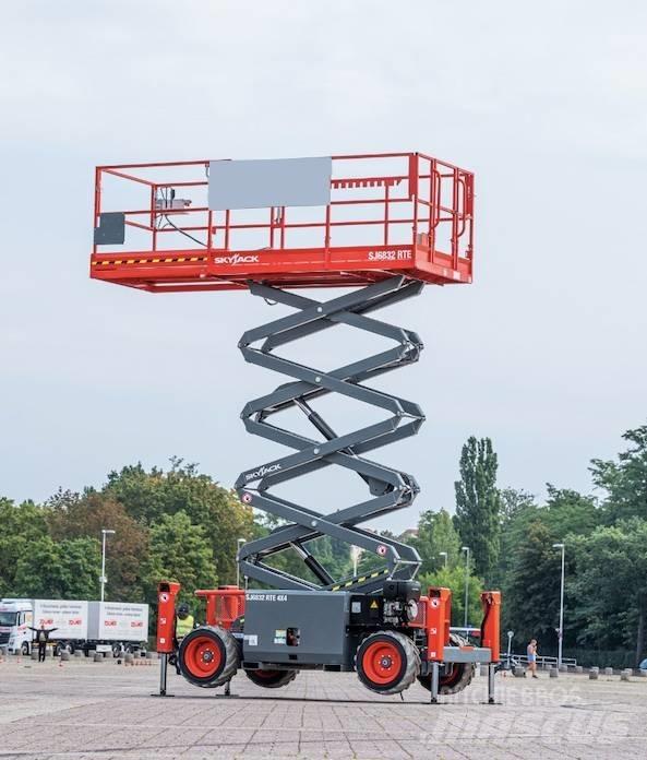 SkyJack 6832RTE Makasli platformlar