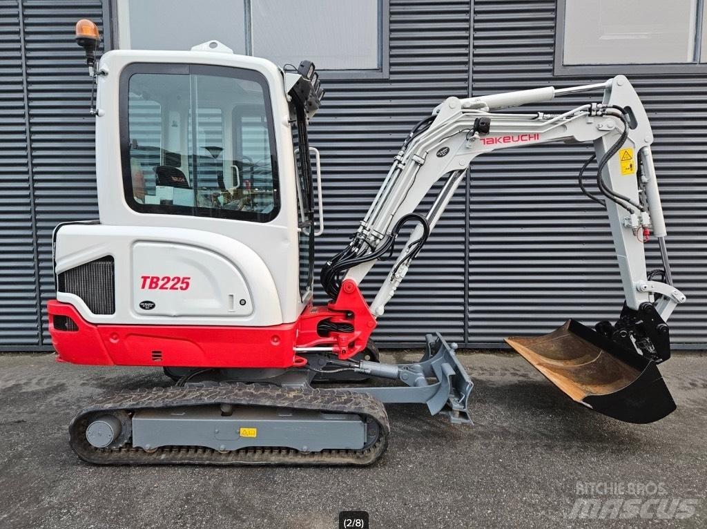 Takeuchi TB 225 Mini ekskavatörler, 7 tona dek