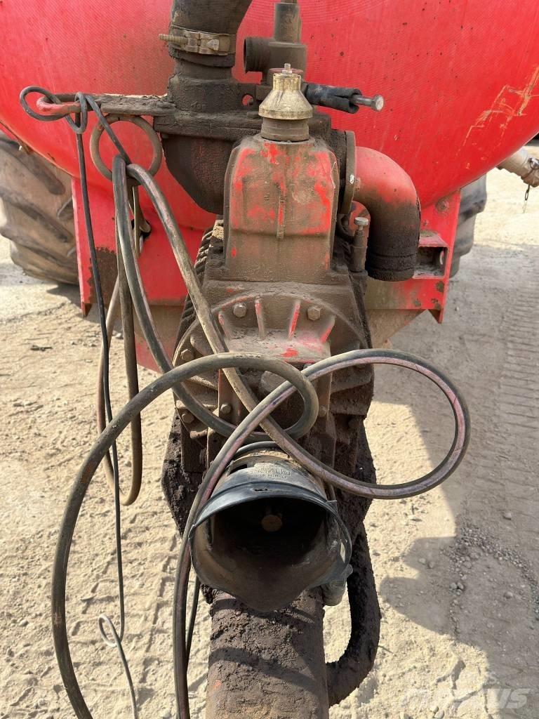 Herbst T2000R Sivi gübre ve ilaç tankerleri