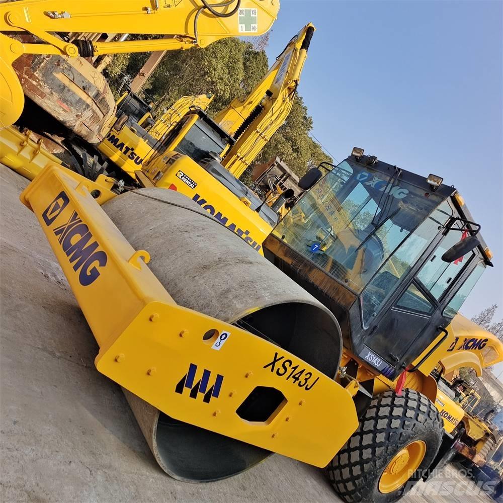 XCMG XS 142 J Tek tamburlu silindirler