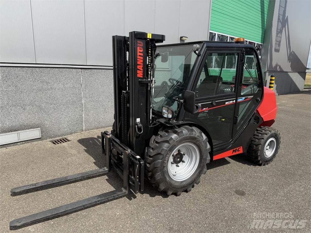 Manitou MC25-4 Arazi tipi forklift