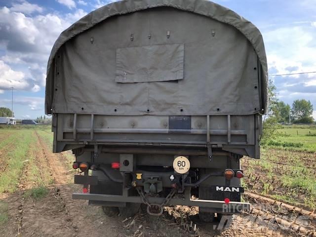 MAN 11-136 4T 4x4 Kapali kasa kamyonlar