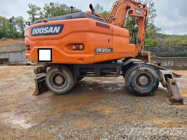 Doosan DX 210 W Lastik tekerli ekskavatörler