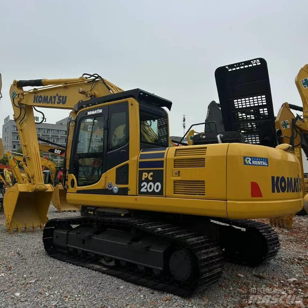 Komatsu 200-8 Paletli ekskavatörler
