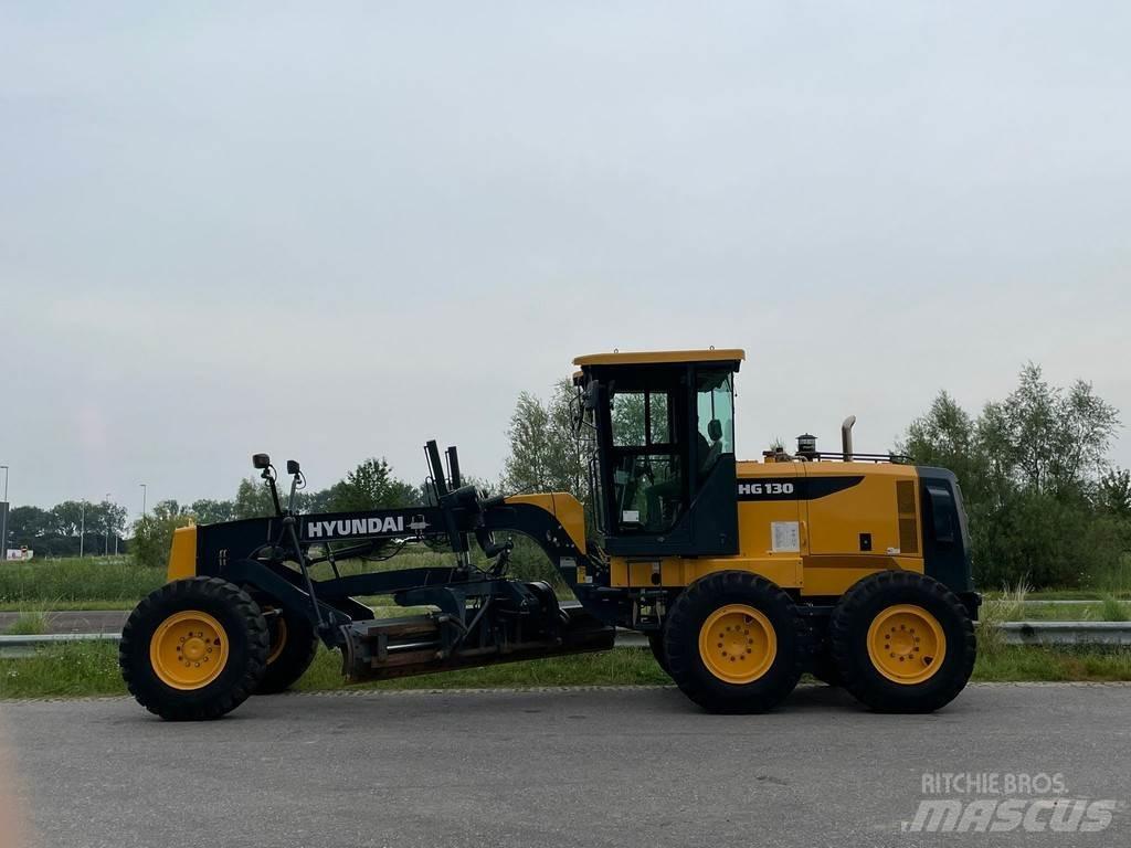 Hyundai HG130 Greyderler