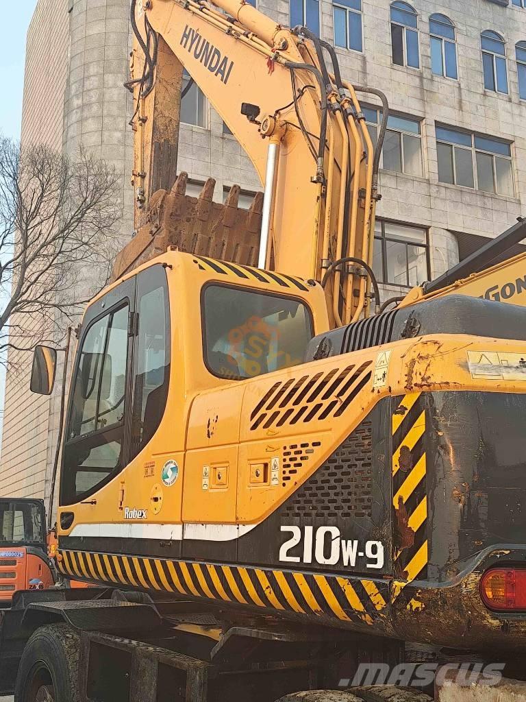 Hyundai R210W-9 Lastik tekerli ekskavatörler