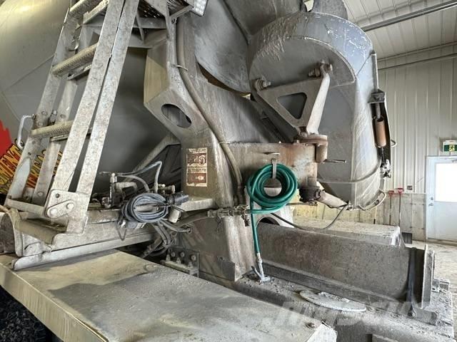 Mack CV 713 Beton pompaları