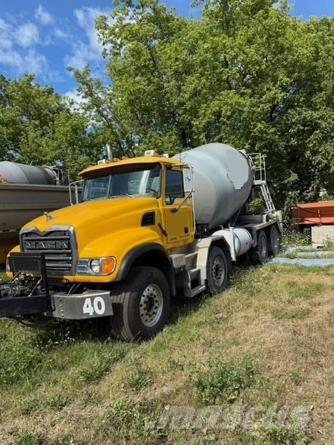 Mack CV 713 Beton pompaları