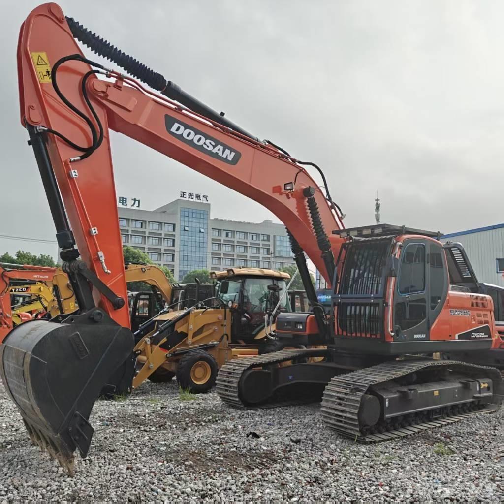 Doosan DX 225 LCA Paletli ekskavatörler