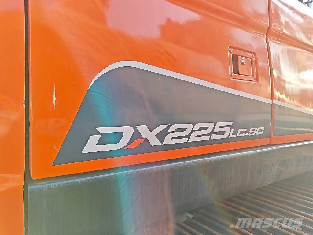 Doosan DX 225 LC-9C Paletli ekskavatörler