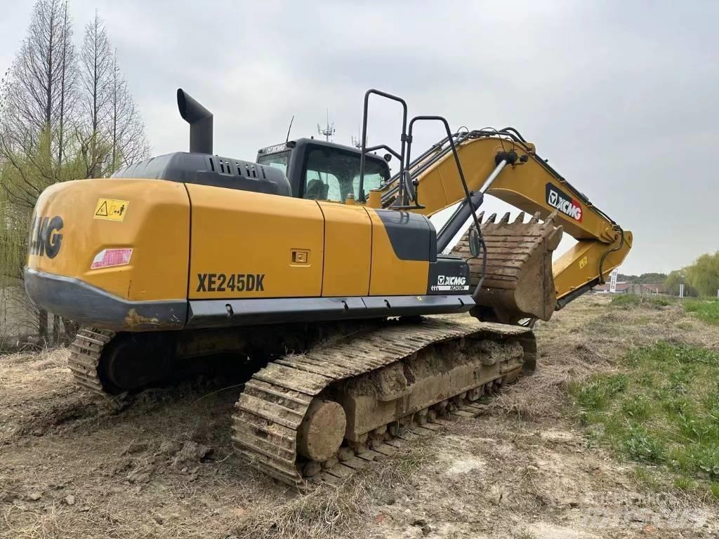 XCMG XE 245 DK Paletli ekskavatörler
