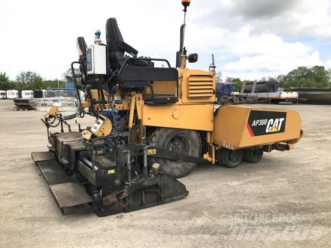 CAT AP 300 Asfalt sericiler