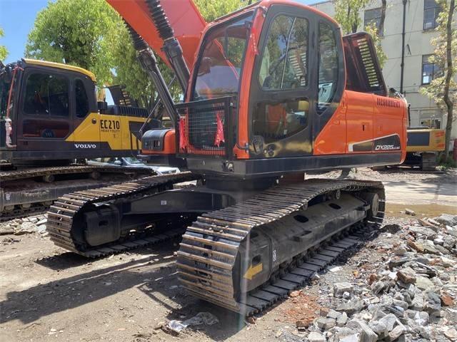 Doosan DX 225 LC Paletli ekskavatörler