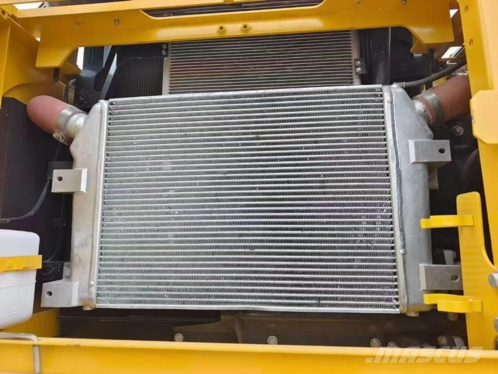 Komatsu 350-8 Paletli ekskavatörler