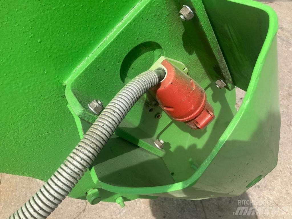 Sennebogen 825 Atık taşıma araçları