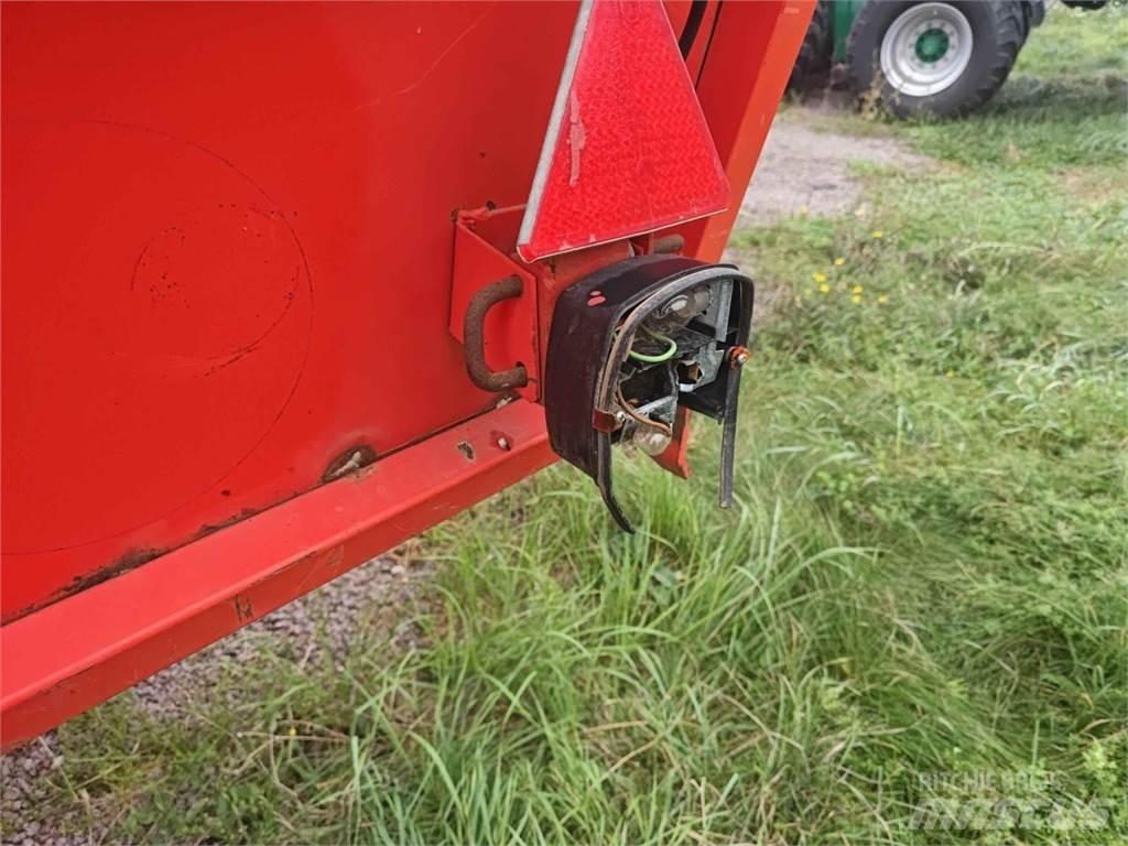 Deutz-Fahr E390 Kendi yükler römorklar