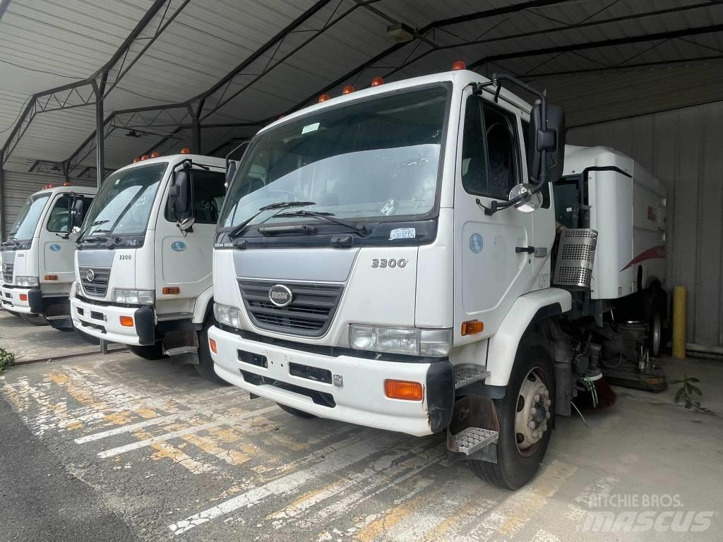UD 3300 Süpürme kamyonları