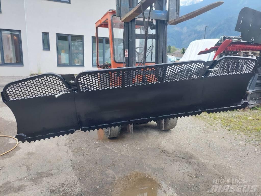 Prinoth Husky Diger