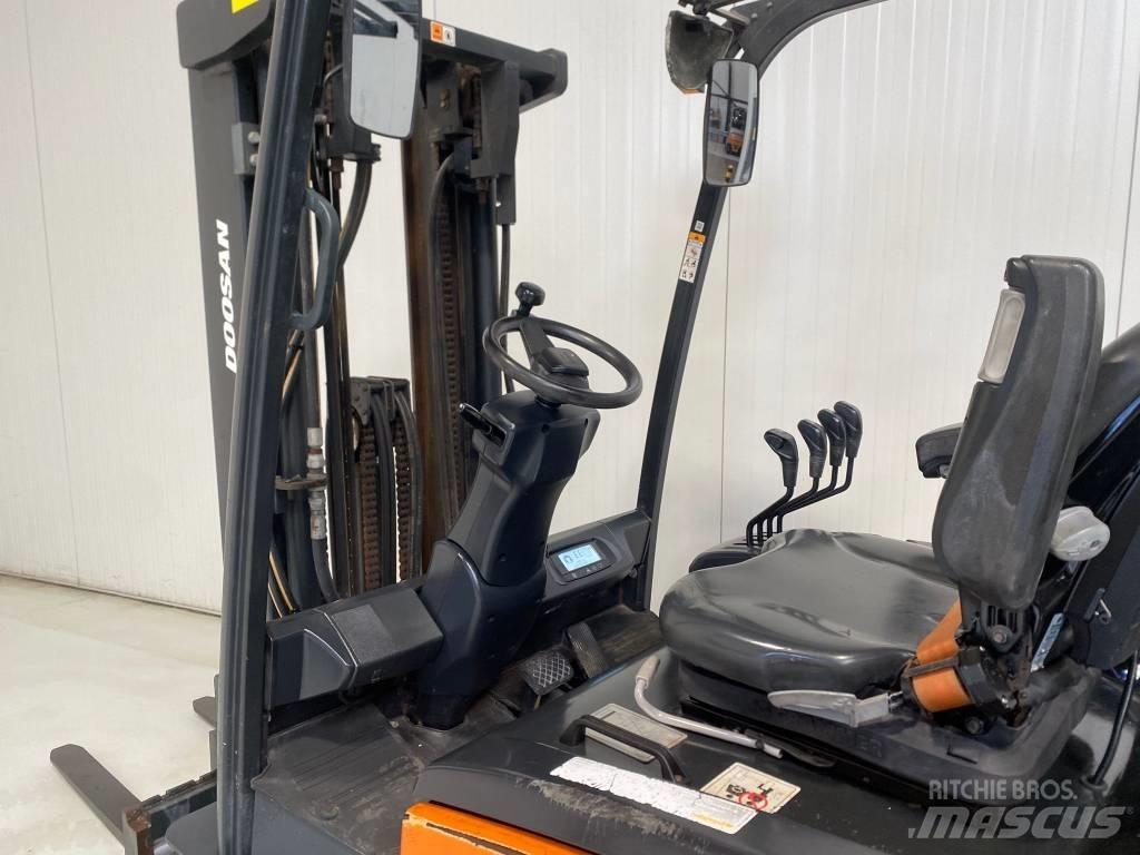 Doosan B25X-7 Elektrikli forkliftler