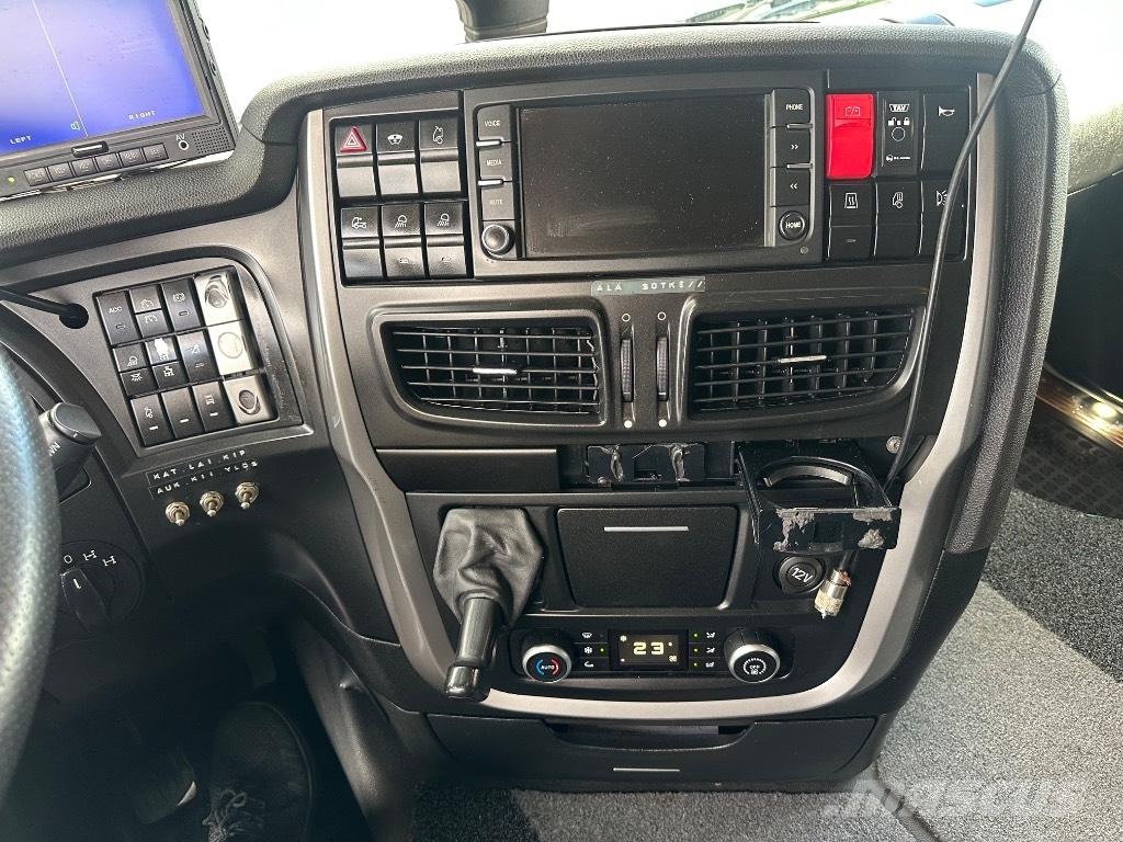 Iveco Stralis 8x4*4 Vinçli kamyonlar