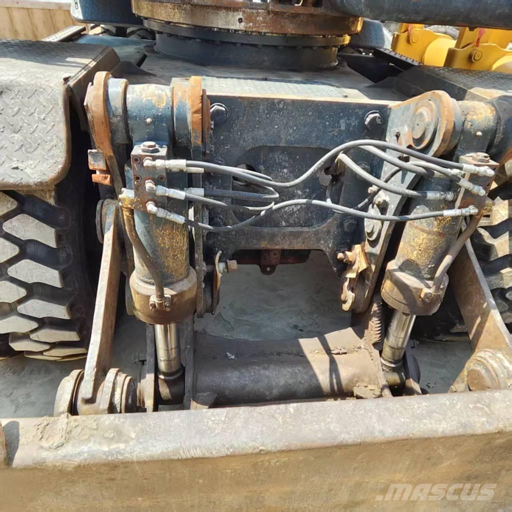 Hyundai R210W-9 Lastik tekerli ekskavatörler