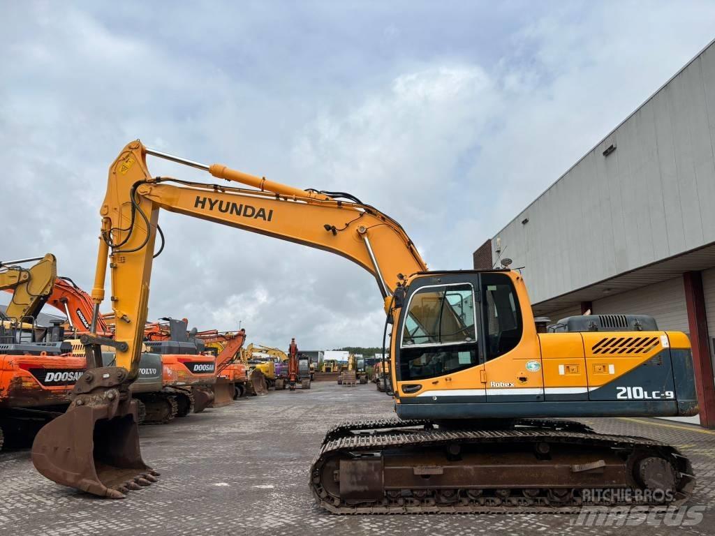 Hyundai 210 Paletli ekskavatörler