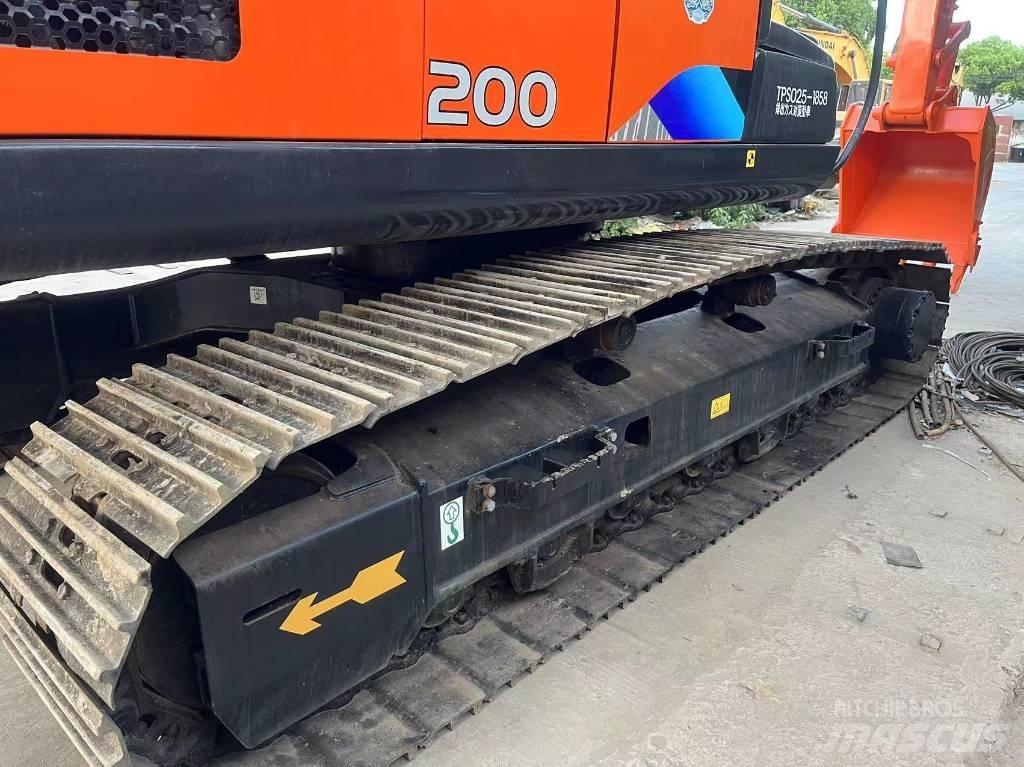 Hitachi ZX 200 Paletli ekskavatörler
