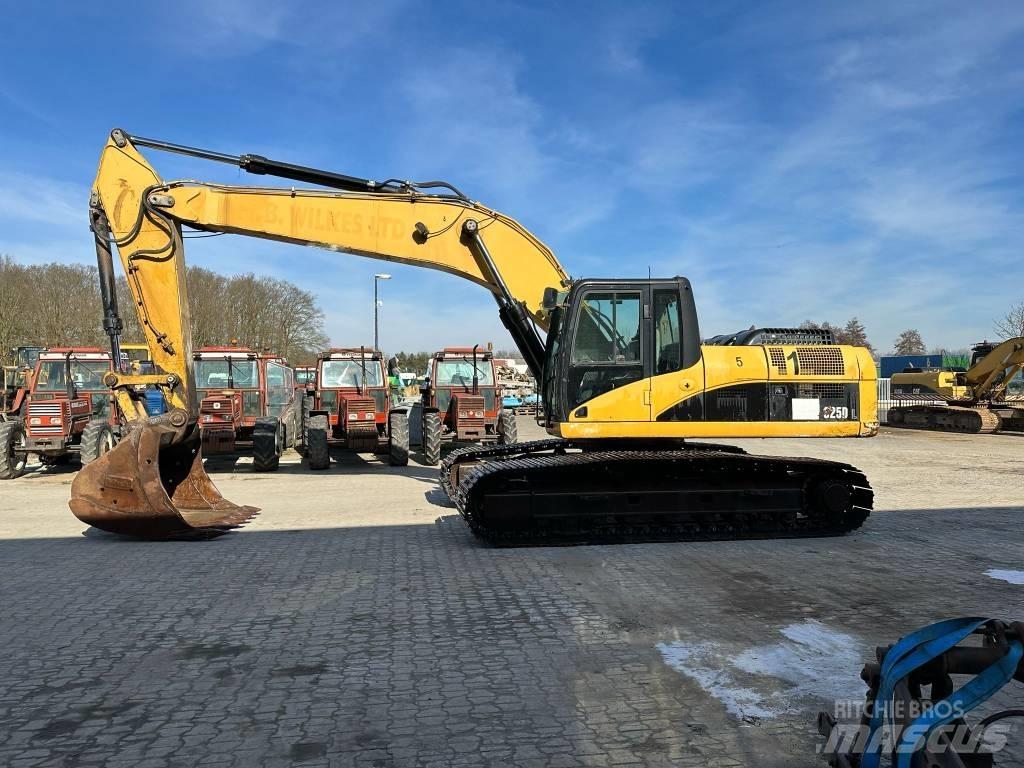 CAT 325DL Paletli ekskavatörler