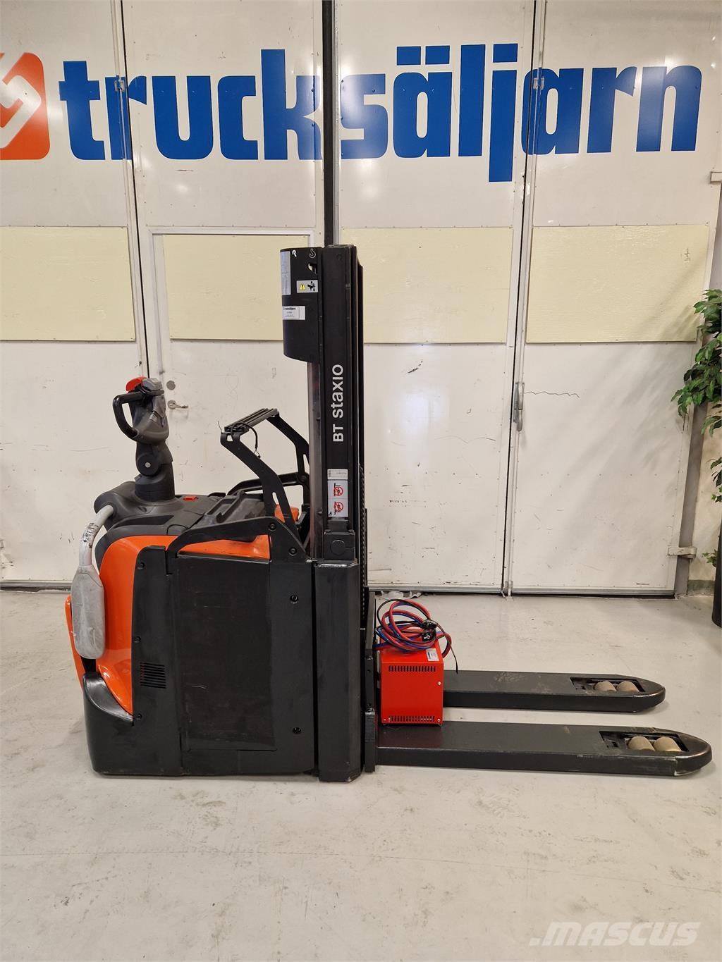 Toyota SPE200D Akülü depo ekipmanları