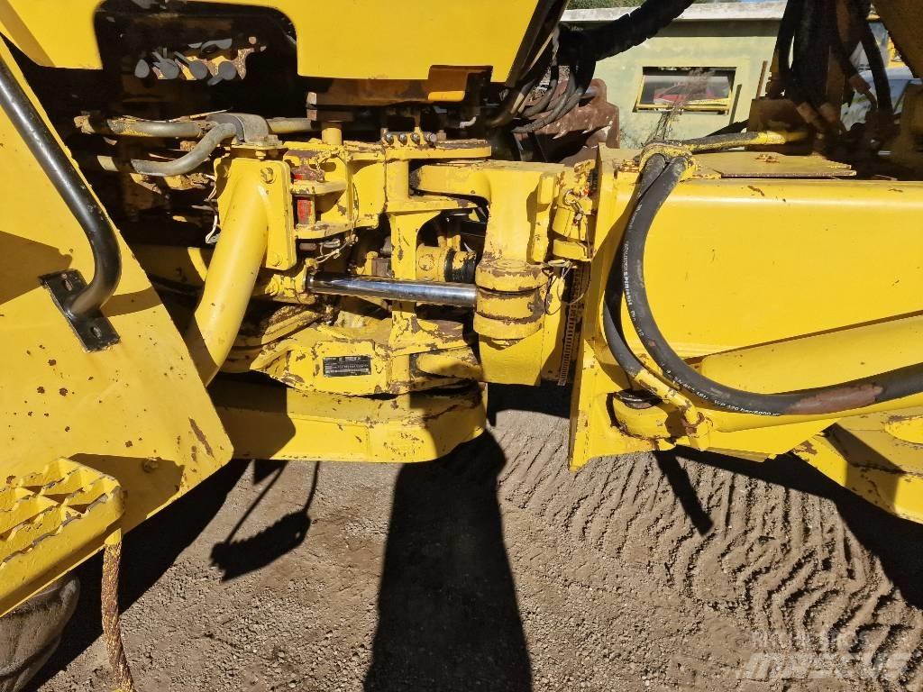 CAT 725 Belden kirma kaya kamyonu