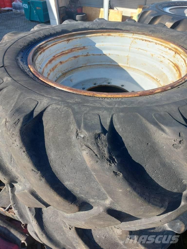 Komatsu 901 Lastikler