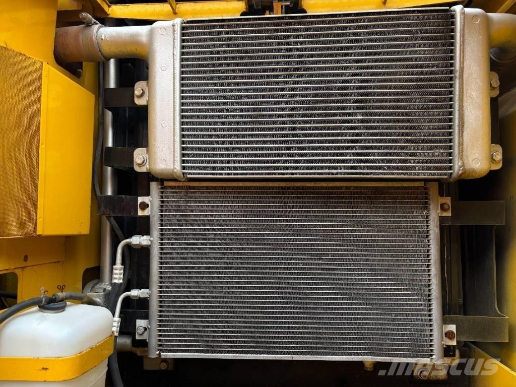 Komatsu PC 220-7 Paletli ekskavatörler