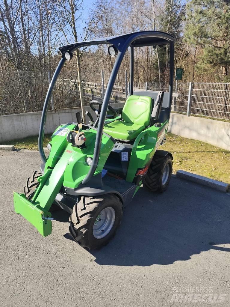 Avant 220 Çok amaçlı yükleyiciler