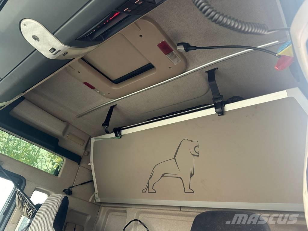 MAN TGX 33.500 Orman makinesi taşıma kamyonları