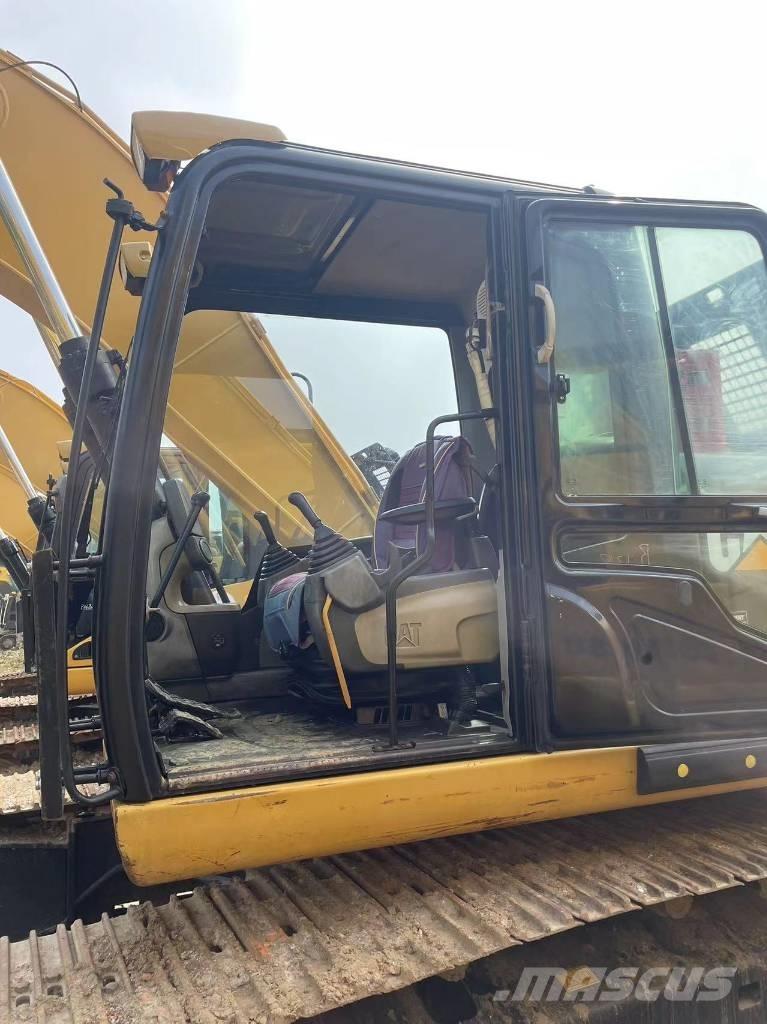 CAT 320d Paletli ekskavatörler