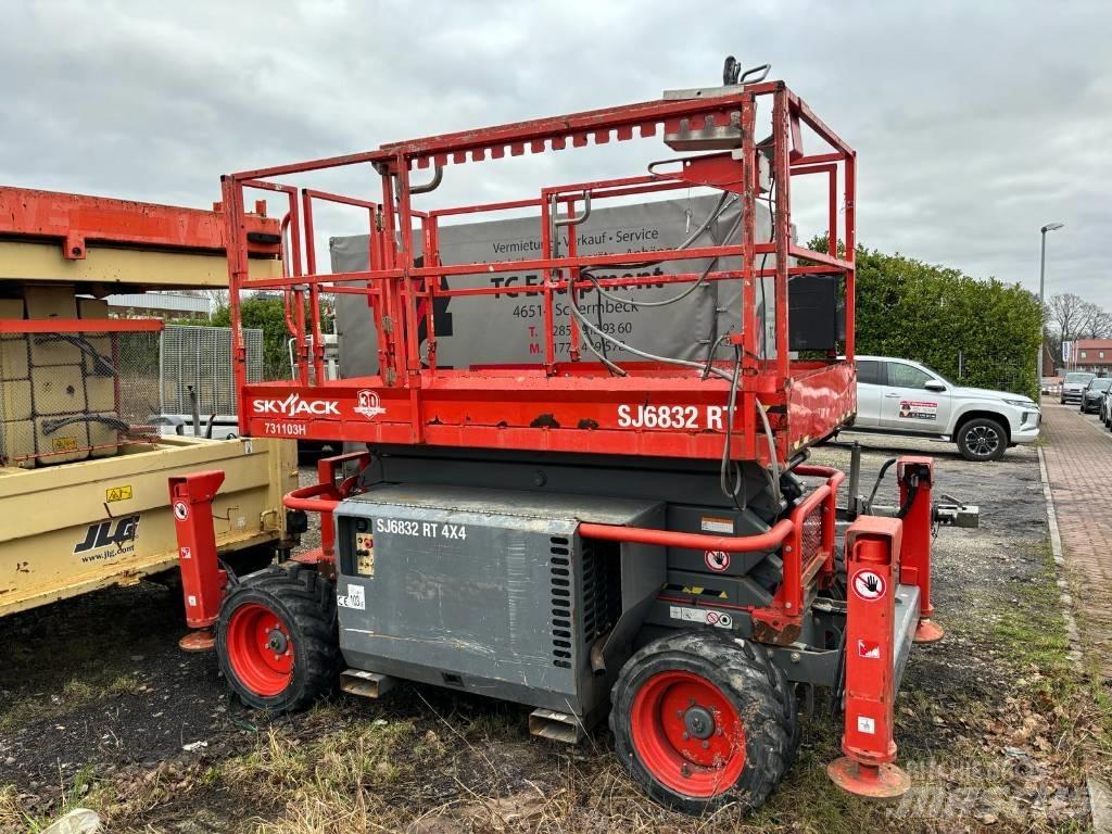 SkyJack SJ 6832 RT Makasli platformlar