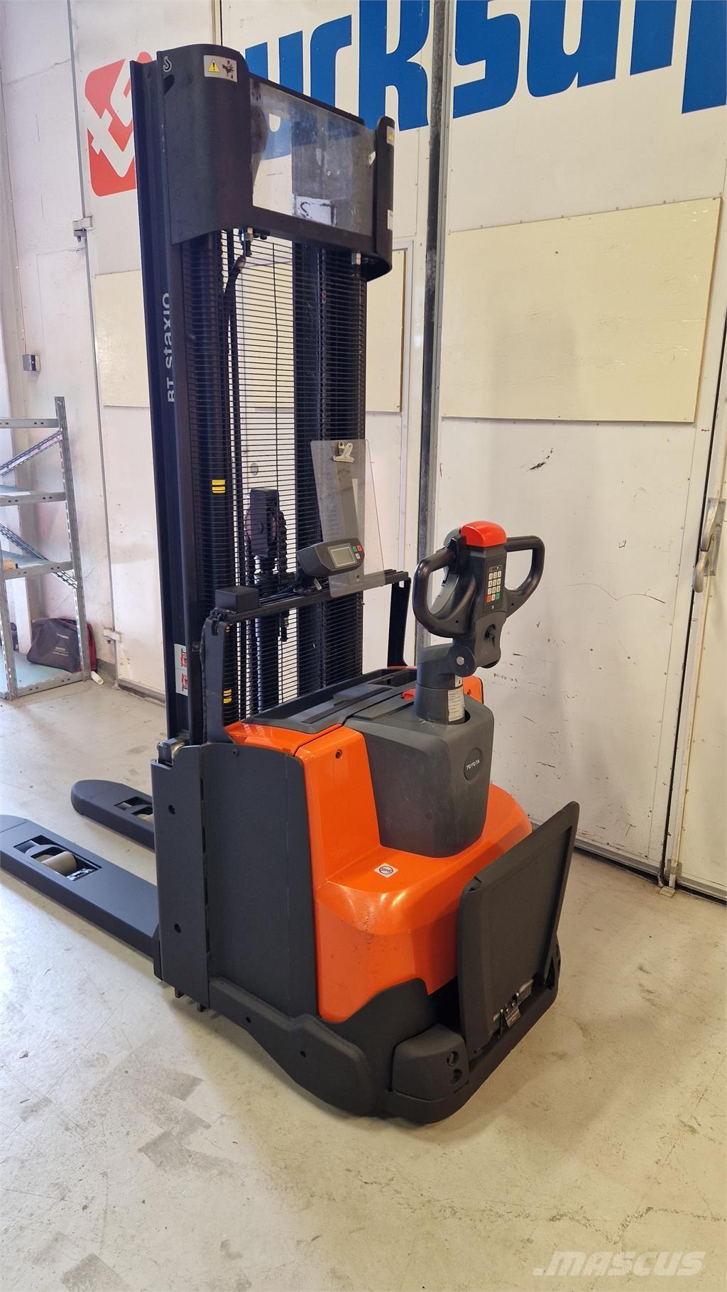 Toyota SWE140L Akülü depo ekipmanları