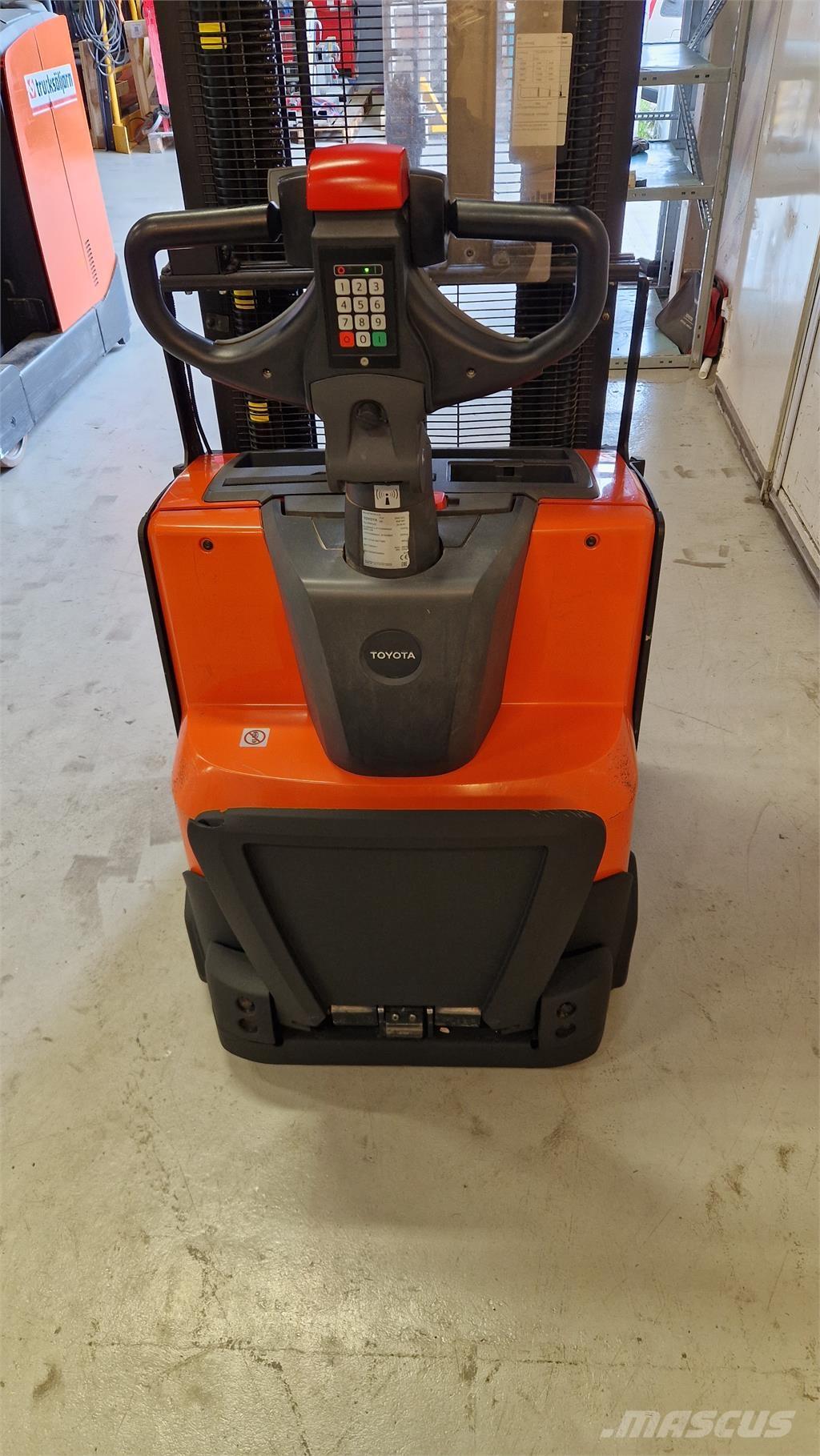 Toyota SWE140L Akülü depo ekipmanları