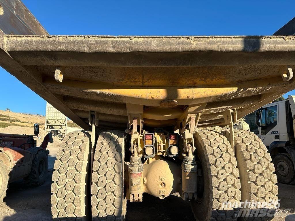 CAT 769 D Yol disi kaya kamyonu