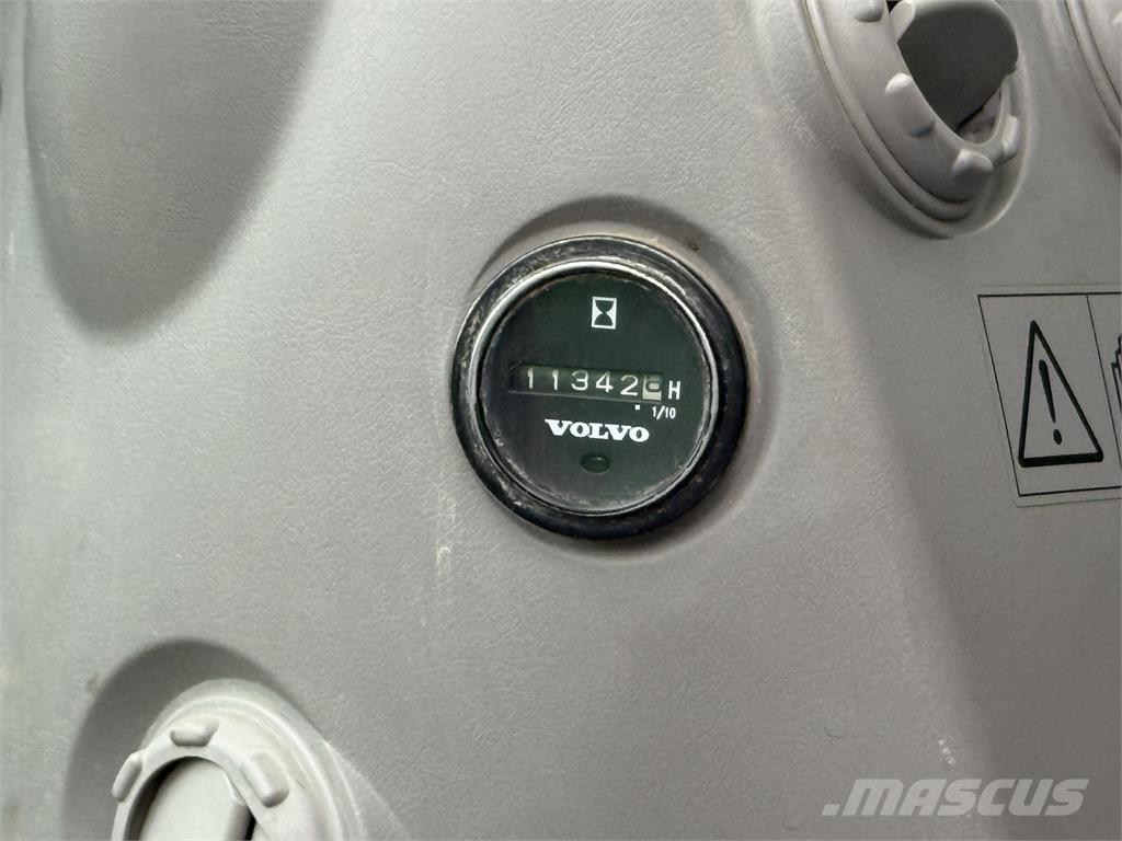 Volvo ECR145DL Paletli ekskavatörler