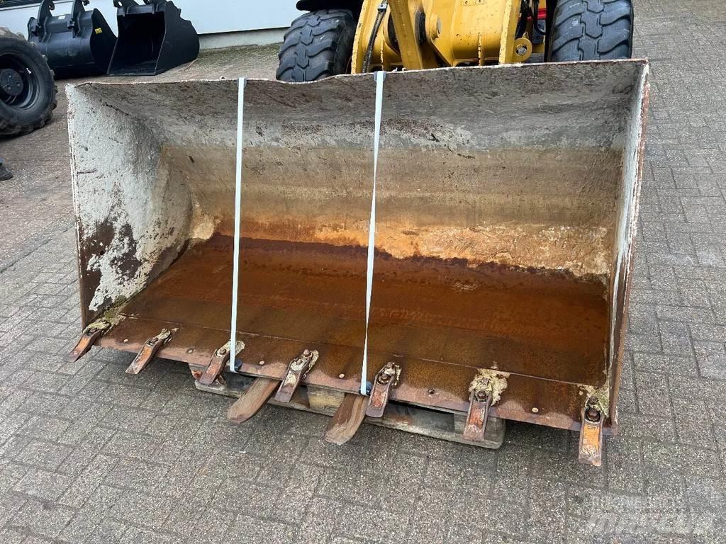 CAT 908M Tekerlekli yükleyiciler