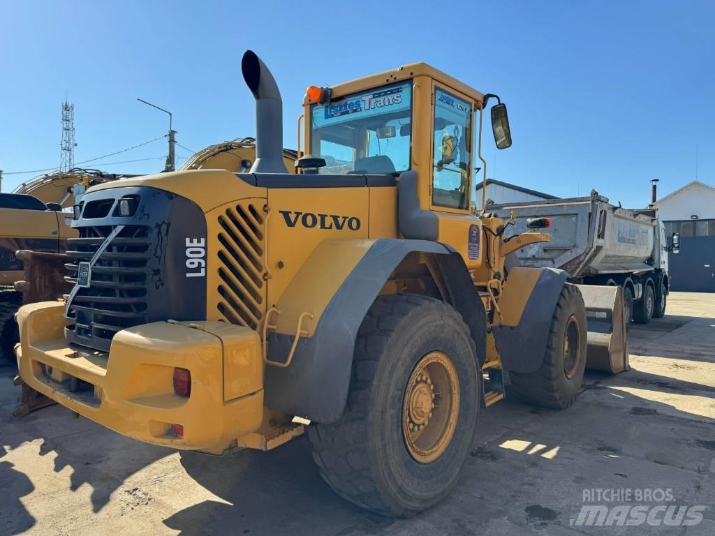 Volvo L 90 E +Mérleg Tekerlekli yükleyiciler