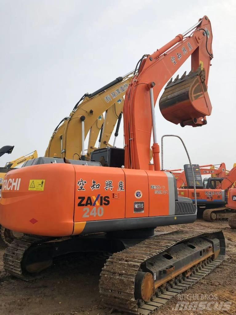 Hitachi 240 Paletli ekskavatörler