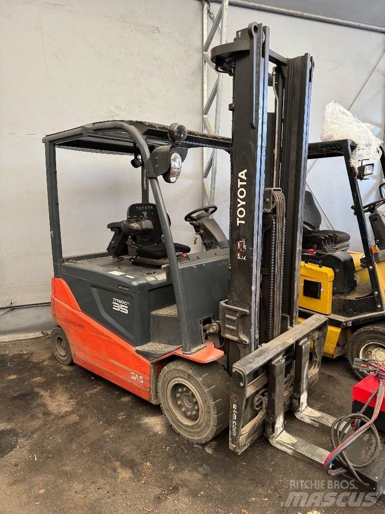 Toyota 8FBMT35 Elektrikli forkliftler