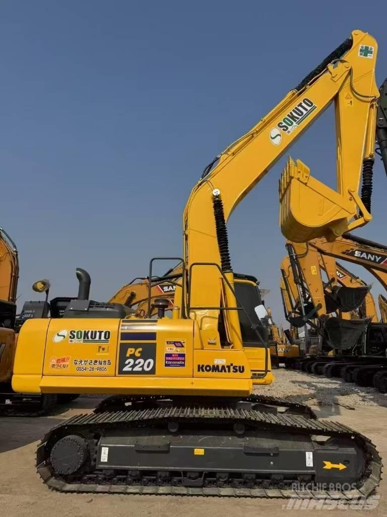 Komatsu 220-8 Paletli ekskavatörler