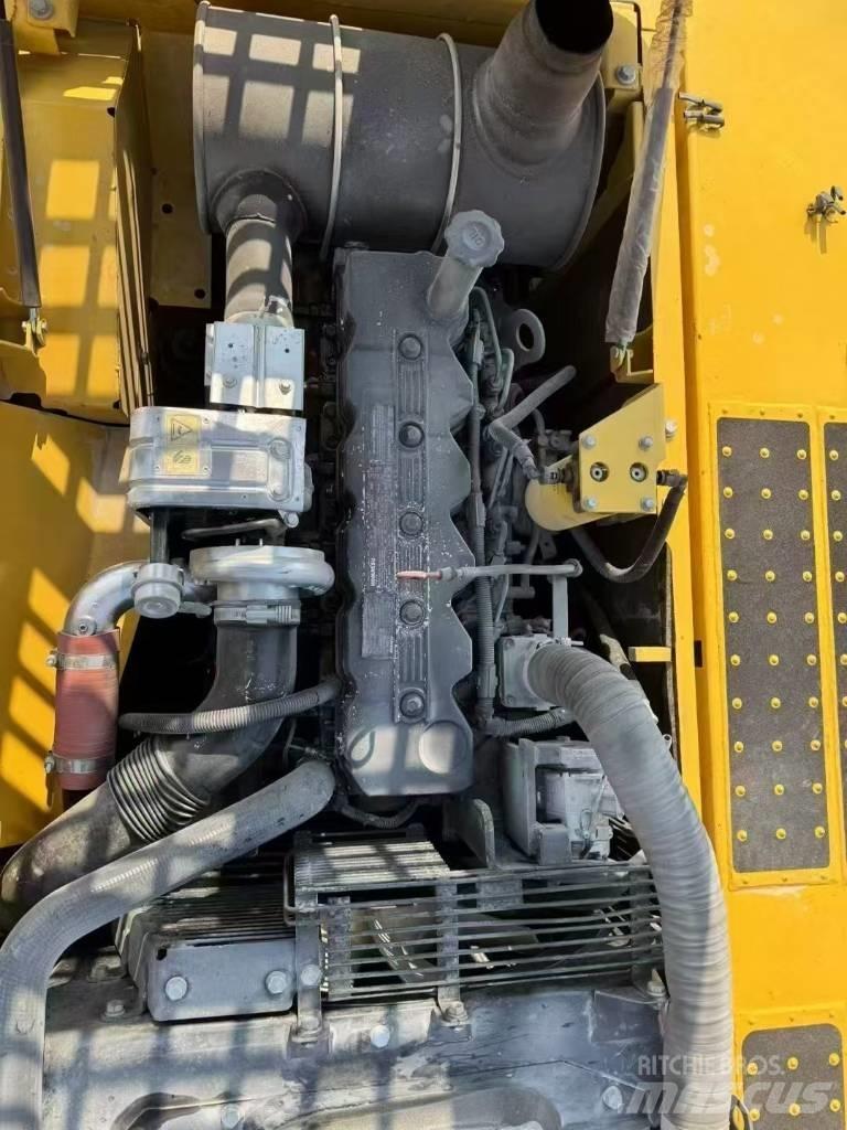 Komatsu 220-8 Paletli ekskavatörler