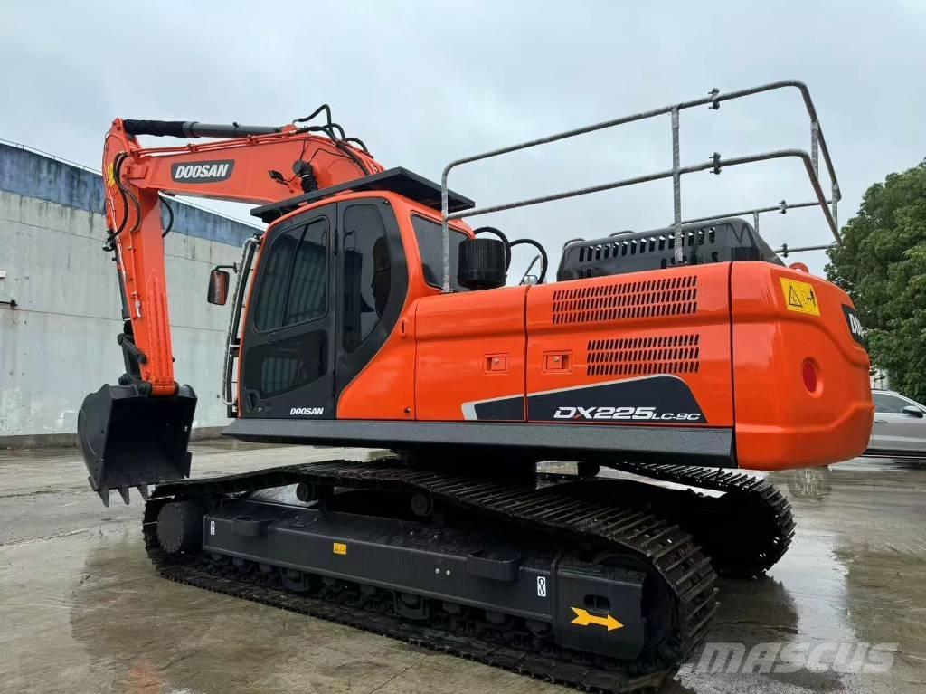 Doosan DX 225 LC-9C Paletli ekskavatörler
